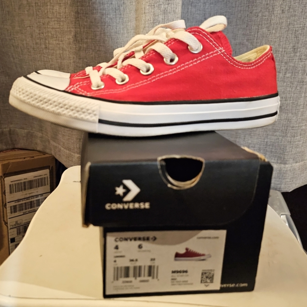 Red Converse Women's Sz 6